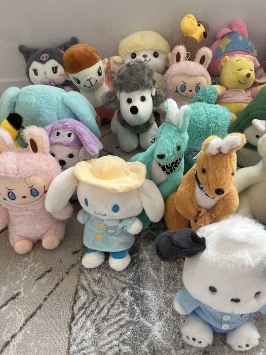 Әйелдер жұлқынып, бір мүшесін соратын видео