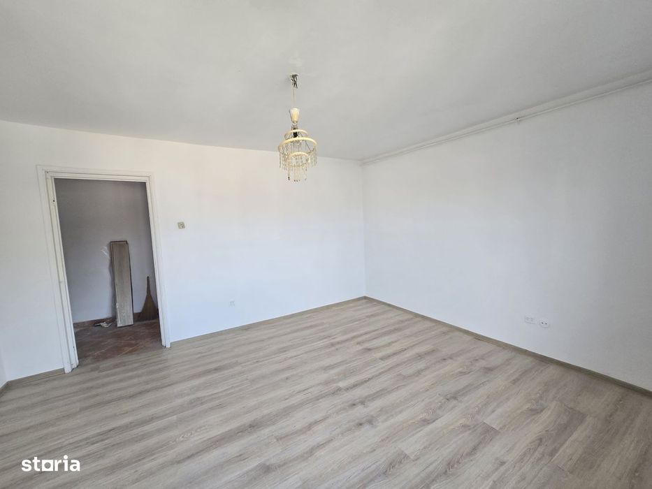 OFERTĂ: Apartament o cameră cu balcon bloc de apartamente!