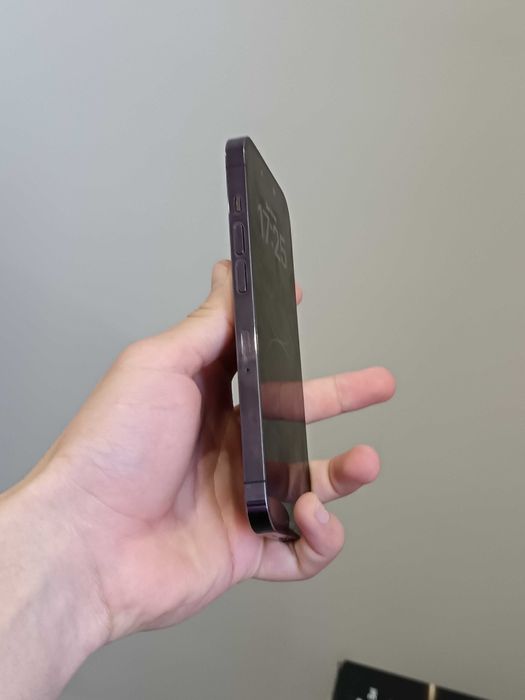 IPhone 14 pro purple