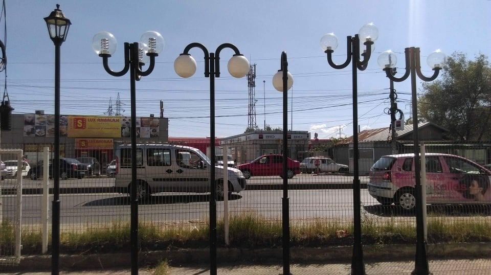 Stâlpi de iluminat stradal