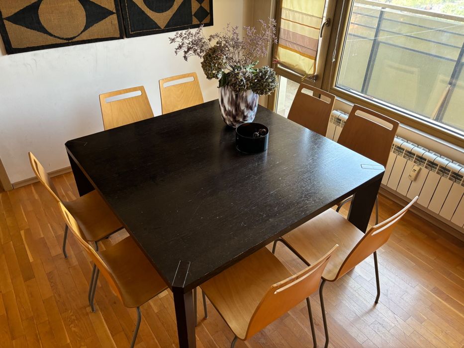 Дървена маса за хранене