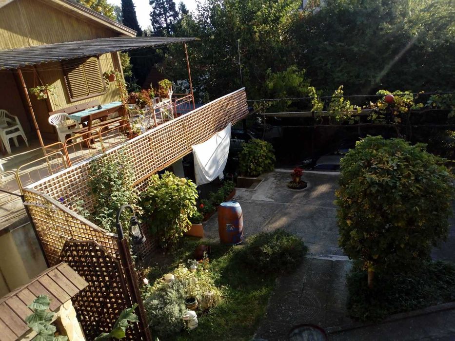 Продавам имот - четири етажна обзаведена къща