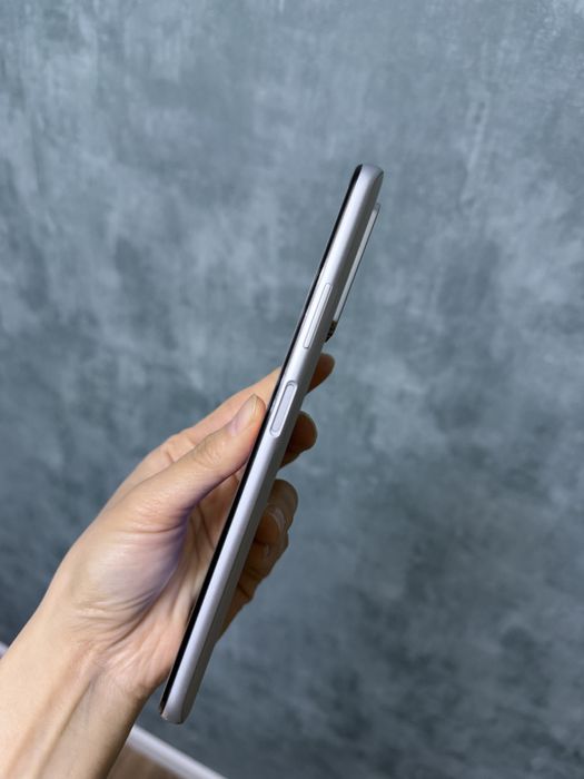 Продам смартфон Wiko 10