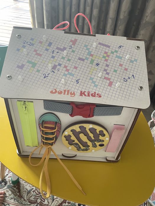 Бизиборд Домик развивающий