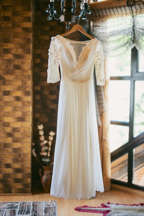 Rochie de mireasa cu crăpătura  pe picior