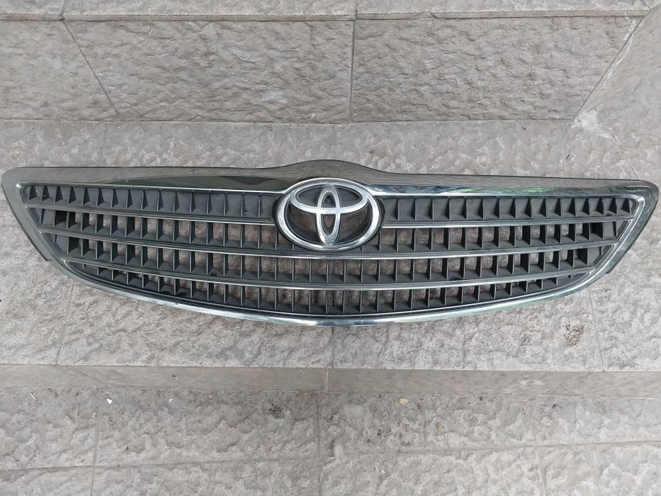 Решетка радиатора Camry