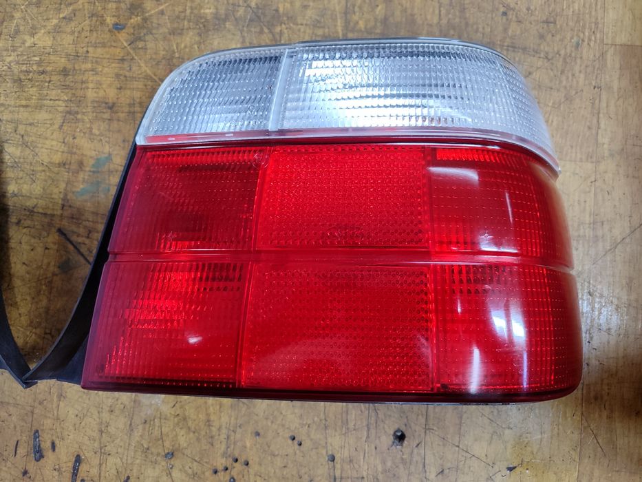 Продам задние фанари BMW E36 компакт.
