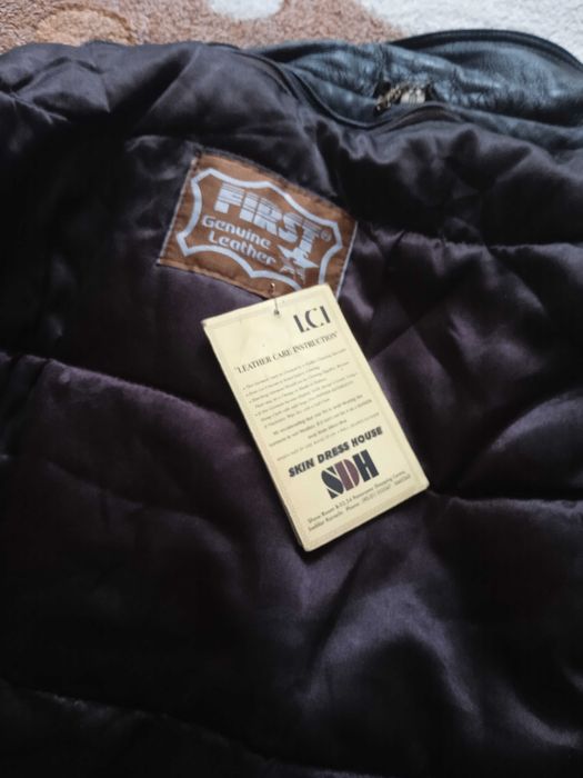 Продается новая Кожаная (женская)куртка (с подкладкой и капюшоном)