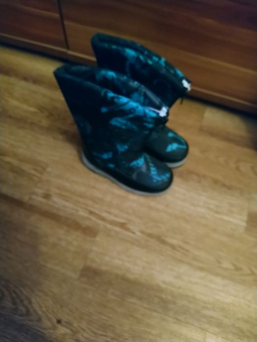 Продам детские сапожки утеплённые