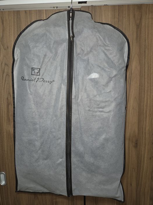 Costum ginere Daniel Perry