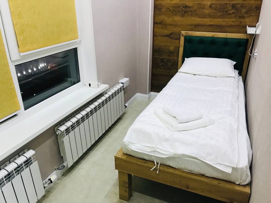 Кровать, матрас, стол