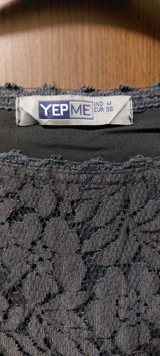 Vand rochie de seara, din dantela