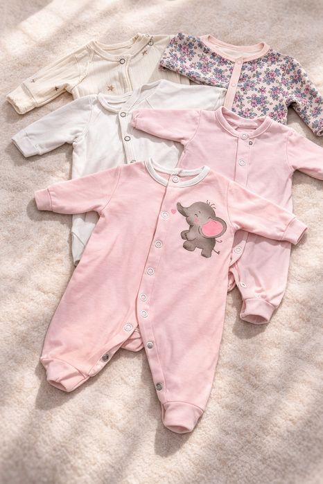 Очень много одежды для новорожденной