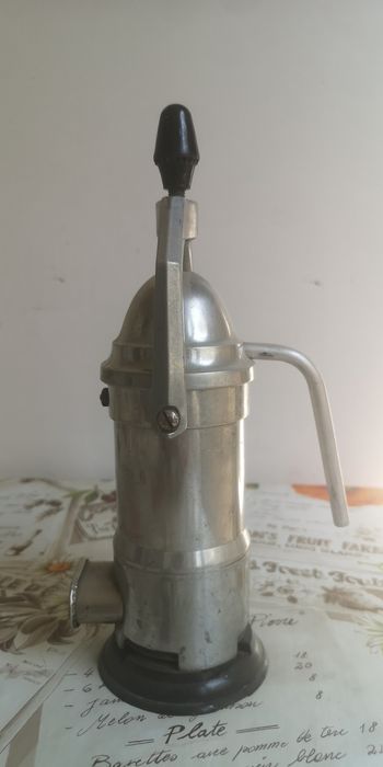 Vând cafetieră vitange.