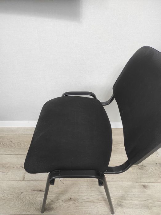 Стулья (красный, черный)