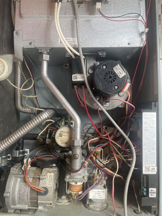 Двухконтурный котёл Kiturami на запчасти.