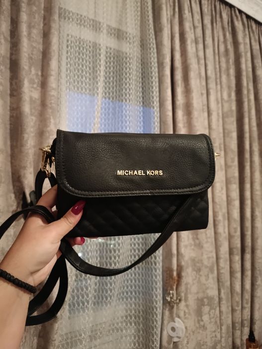 Чисто черна кожена чанта