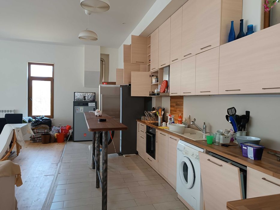 Дава се под наем Къща в Варна, Център - 330 кв.м за 1500 € - Снимка #3