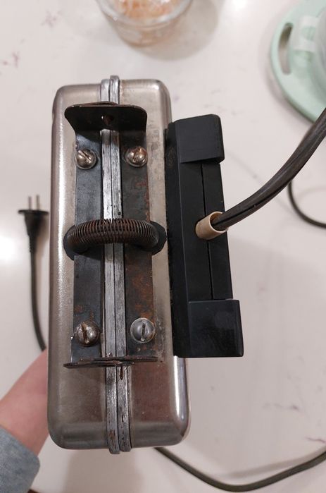 Вафельница Электровафельница