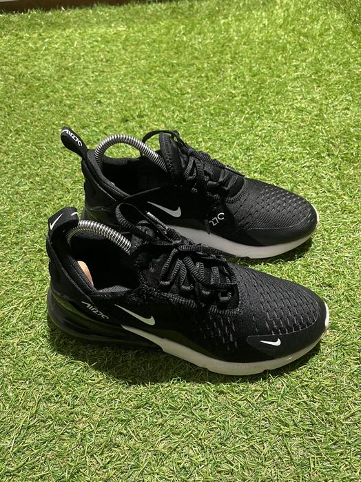 Дамски маратонки : Nike Air Max 270 39