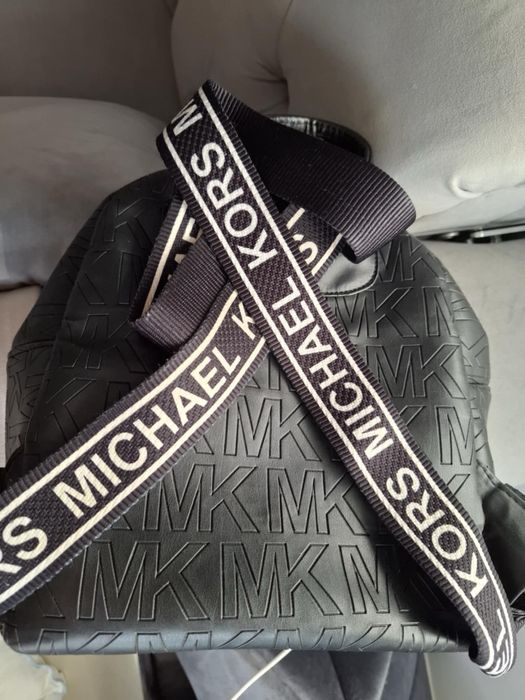 Продавам раница на Michael Kors