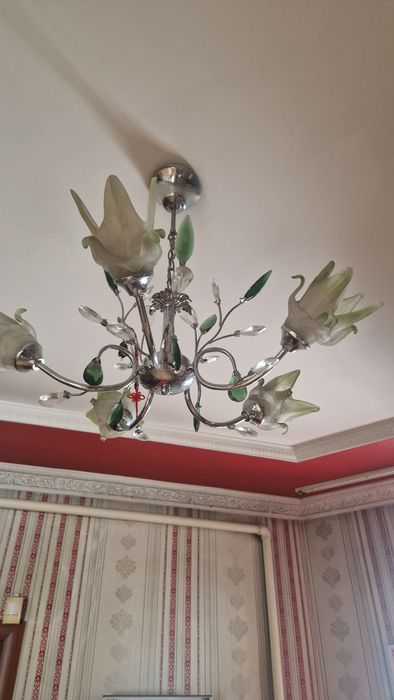 Продам люстры разные