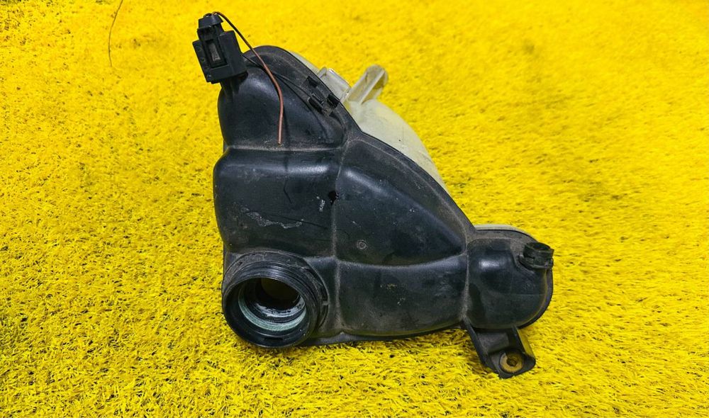 R500 R350 w251 бачок антифриза расширительный бачок бу оригинал автора