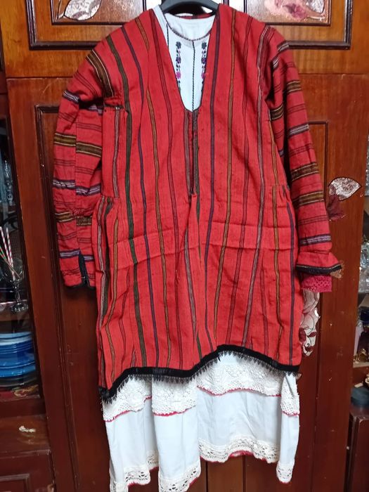 Дамски  ризи за носия,пищимал и елеци за  носия