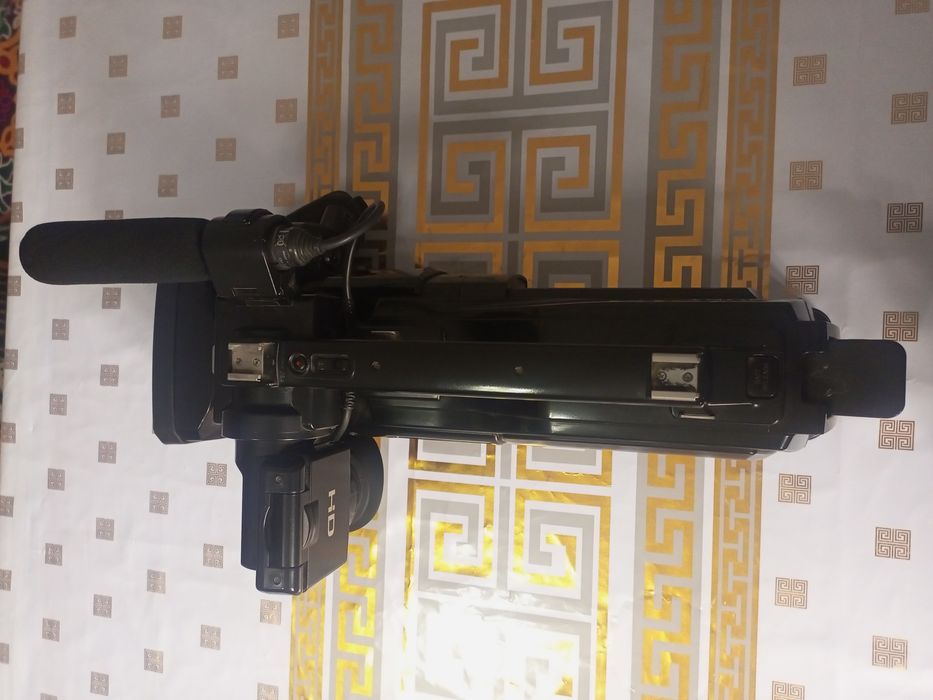 KAMERA SONY HXR-MC 1500 xolati juda yaxshi