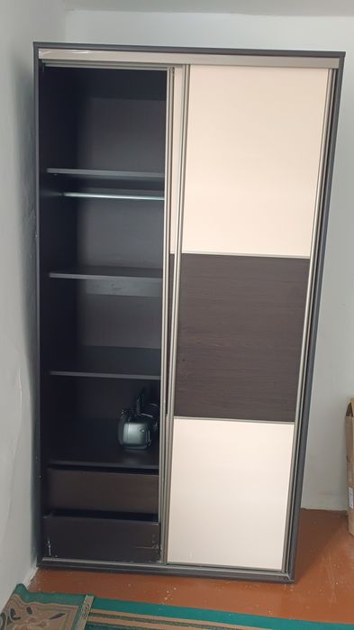 Шкаф сатылады состояние жаксы материал мыкты.