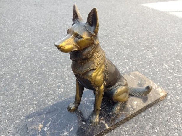 Sculptura deosebita din bronz pe soclu din marmura ,piesa deosebita cu