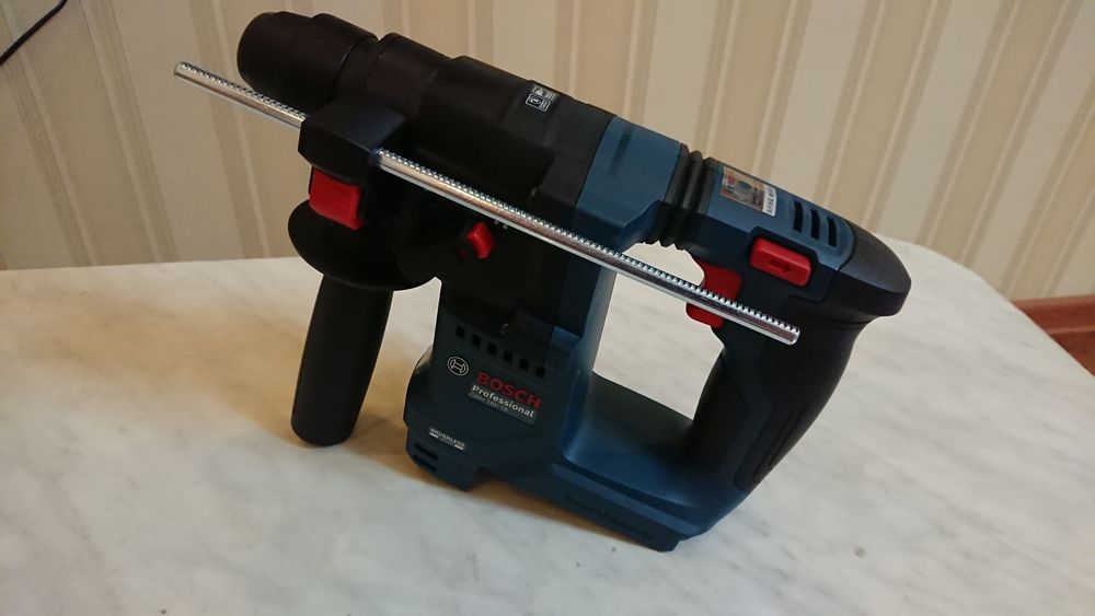 Перфоратор аккумуляторный Bosch