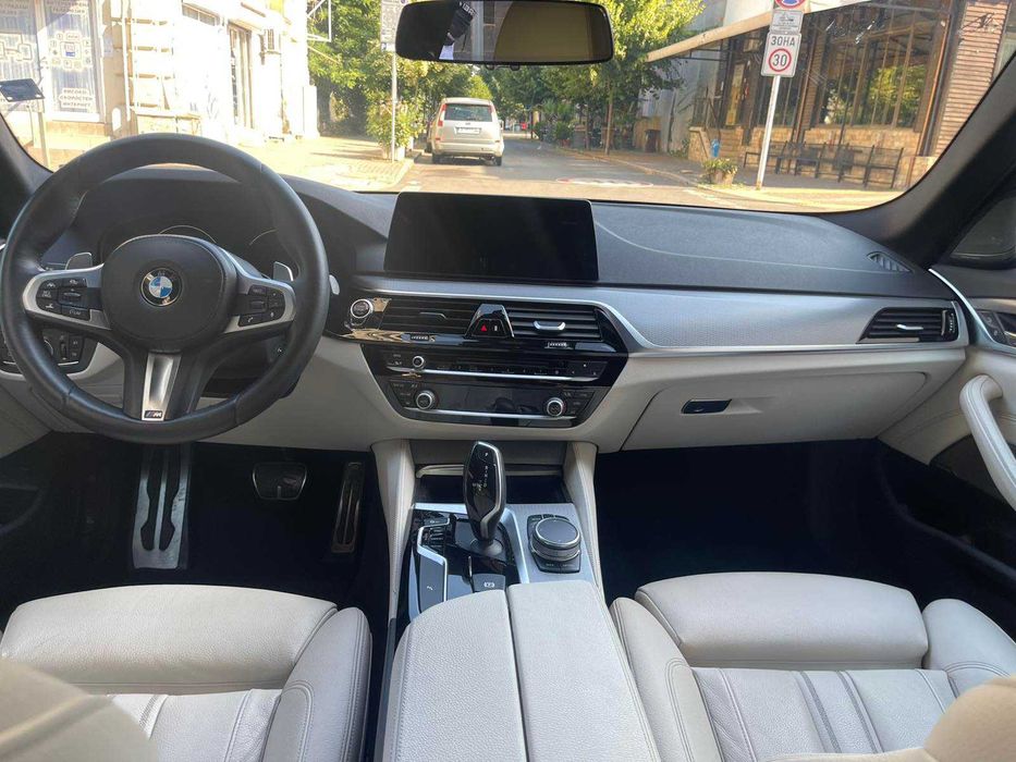BMW 530d M-pack* * X-drive* LED Adaptiv* HeadUp*KeyLess