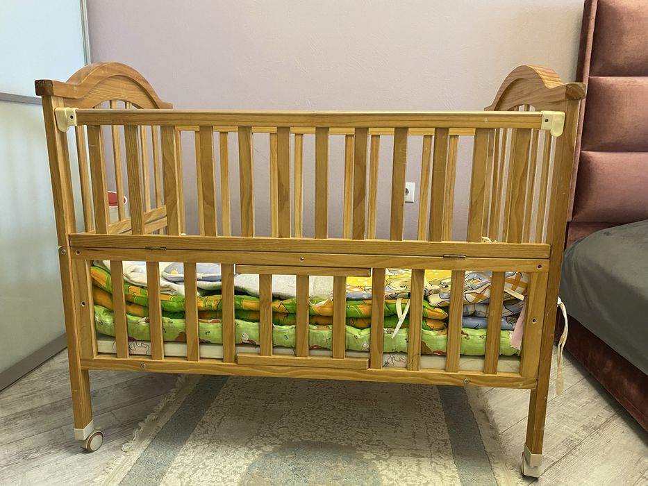 Продам детскую кровать (манеж)