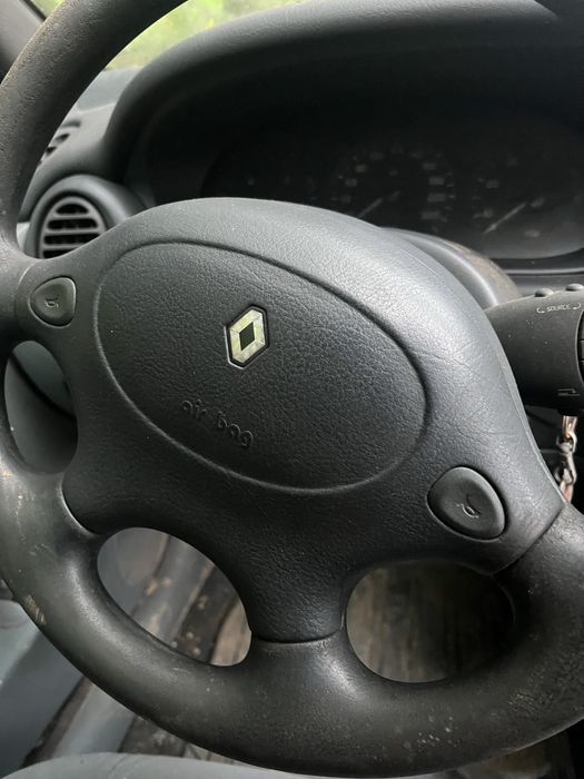 Dezmembrez Renault Megane 1