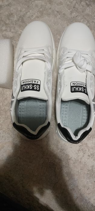 Кросовки 45 размер новые