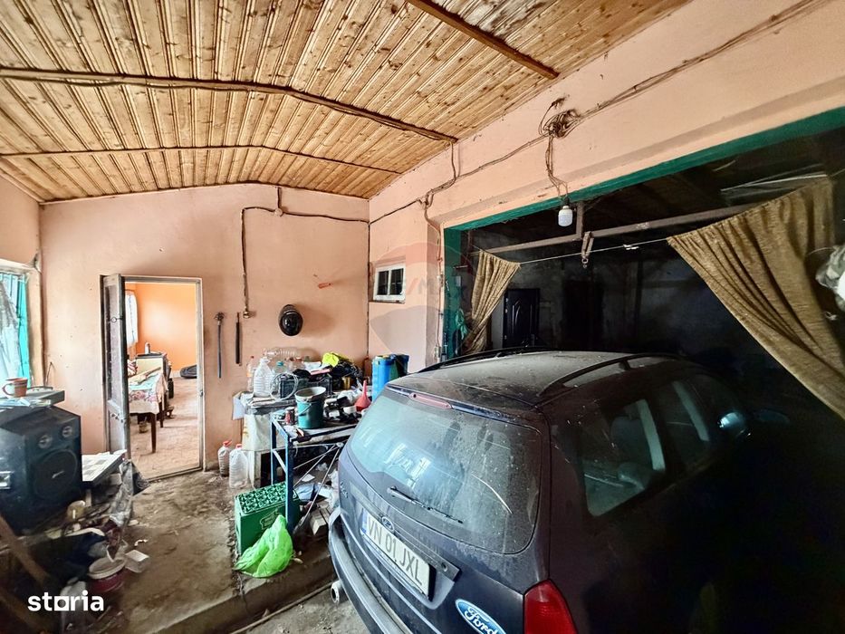 Casă cu 4 camere si teren 7727 mp Blidari