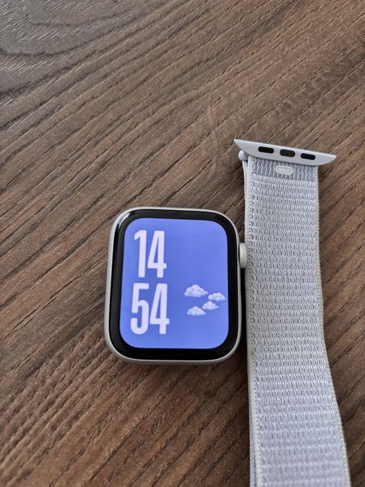 Apple Watch SE (GEN 2) 2024 года 44mm Silver