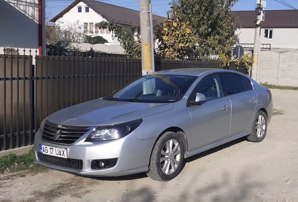 RENAULT Latitude 2011 — imagine 3
