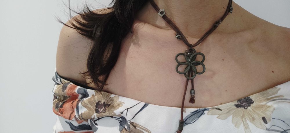 Кафяви колие с гривна