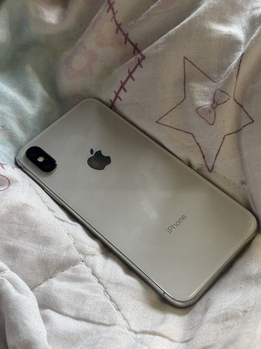 Продам айфон х ..