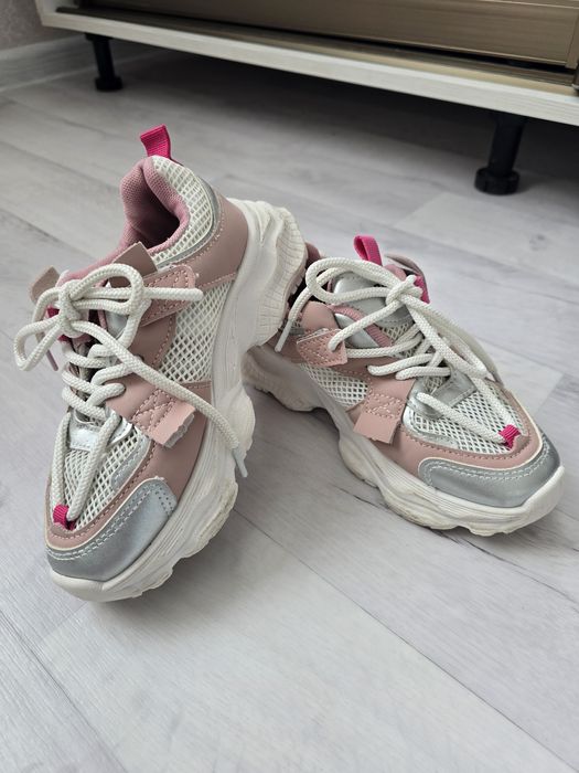 Кроссовки для девочки