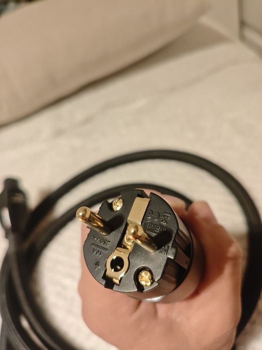 Cabluri alimentare profesionale din cupru OFC(17mm grosime) C13,C15