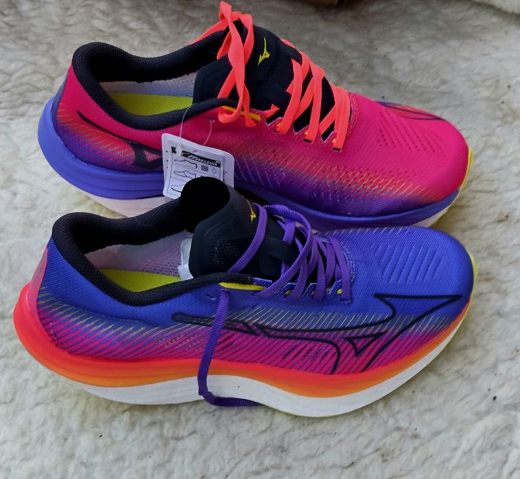 Mizuno оригинални дамски сникърси нови 38 номер