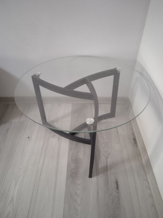 Продам журнальный стол+ стулья