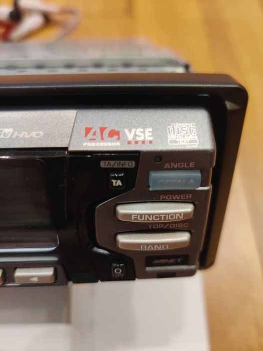 Clarion - Premium клас авторадио CD player