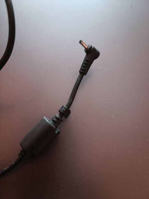 Asus incarcator laptop 19v 1,58 A
