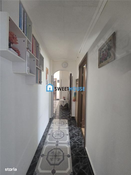 Apartament cu patru camere zona 1 decembrie
