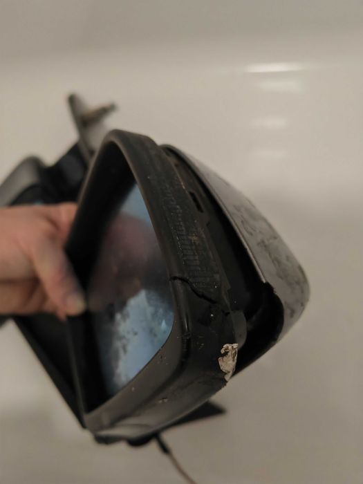 Oglinzi BMW e60.functionabile ambele.rama față crăpată.
