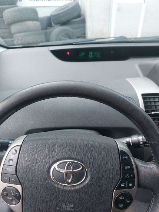 Vând toyota prius 1.5 benzina  hibrid